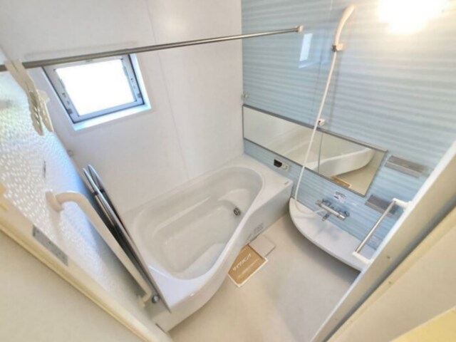 バス・シャワールーム　浴室（追い焚き給湯、換気乾燥機付き）