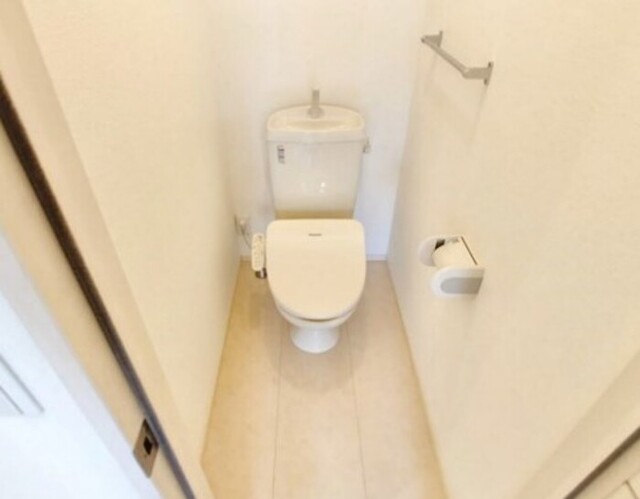 トイレ　温水洗浄暖房便座