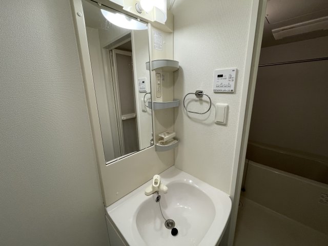 洗面設備　イメージとして同建物他部屋を表示しています