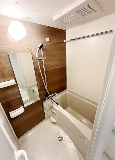 バス・シャワールーム　浴室乾燥・暖房・２４時間換気機能付き