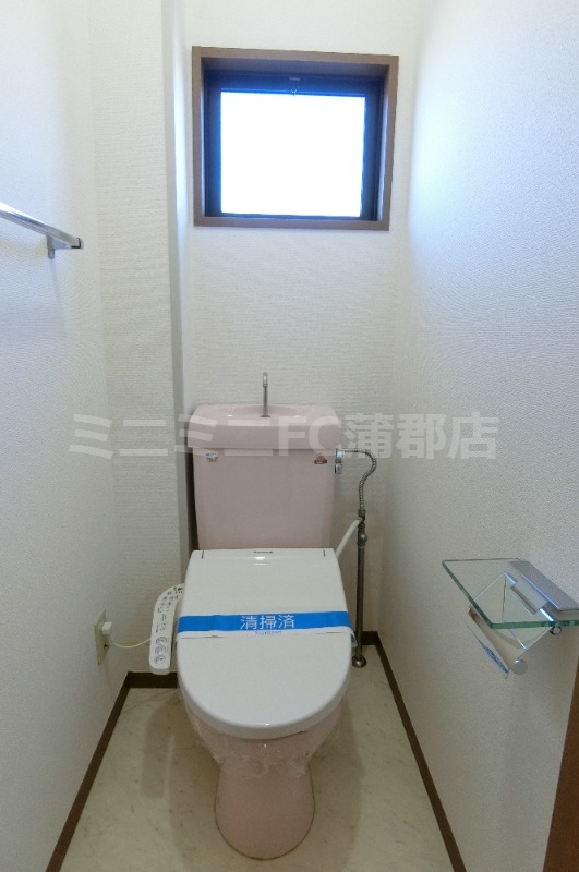 トイレ　温水洗浄便座付き