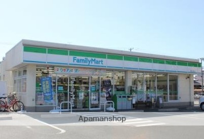 コンビニ　ファミリーマート（コンビニ）まで715m