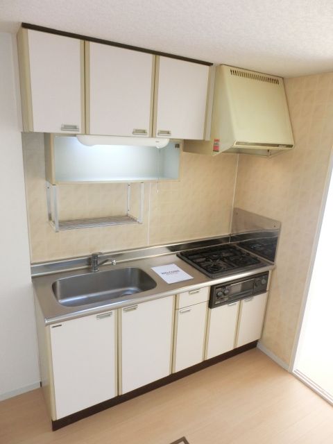 キッチン　お料理好きには嬉し３口のシステムキッチン