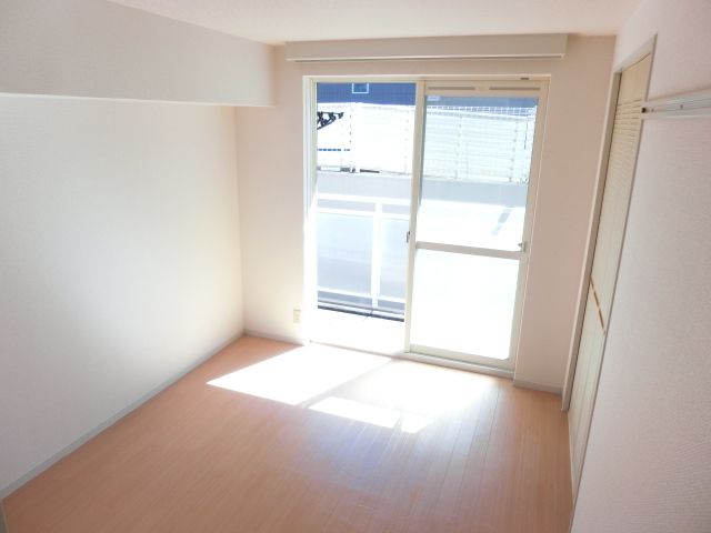 居室・リビング　明るい洋室です