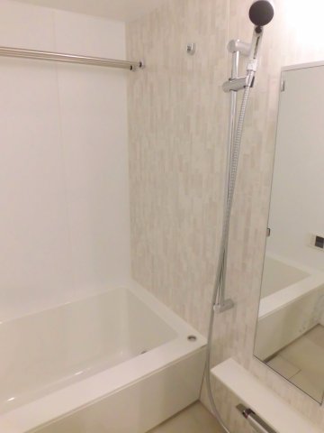 バス・シャワールーム　※別部屋参考写真