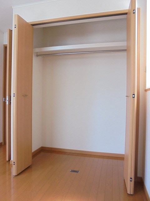 収納　写真は202号室です