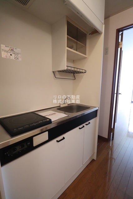 キッチン　キッチンは収納付なので、調理器具など必要な物を収納できます☆