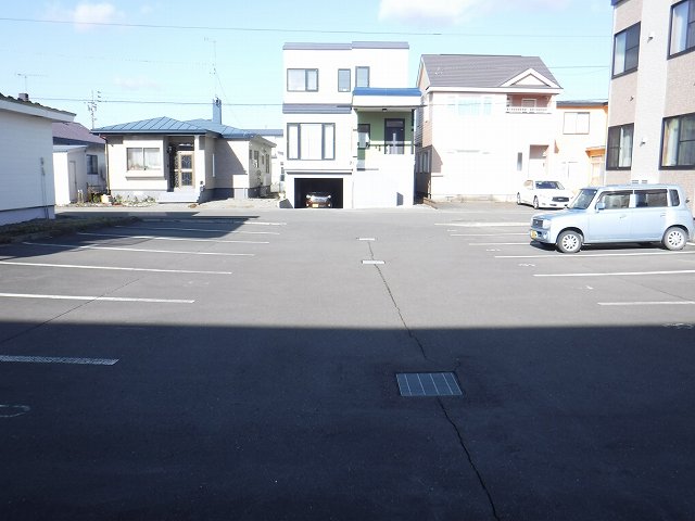 駐車場　駐車場