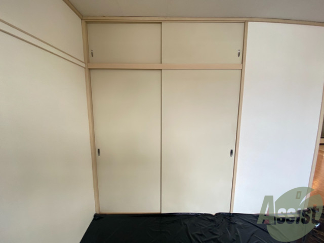 収納　収納もありました。天井いっぱいまでの高さがあります。