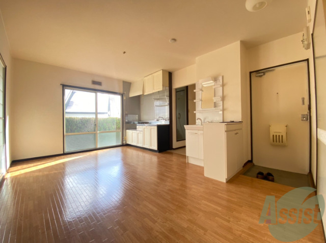 居室・リビング　６帖のフローリングです。陽当たりもよくて過ごしやすそうです。