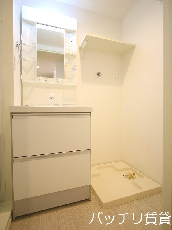 洗面設備　別号室タイプの為、現状を優先致します。