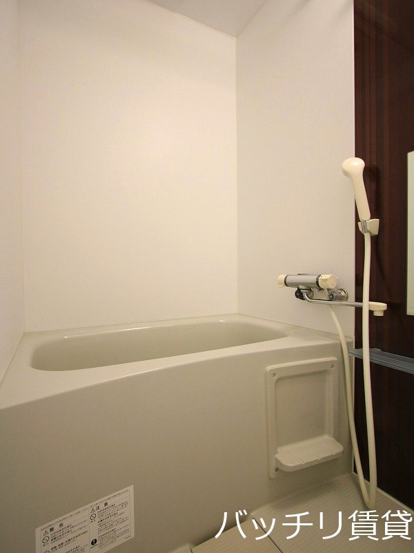 バス・シャワールーム　別号室タイプの為、現状を優先致します。