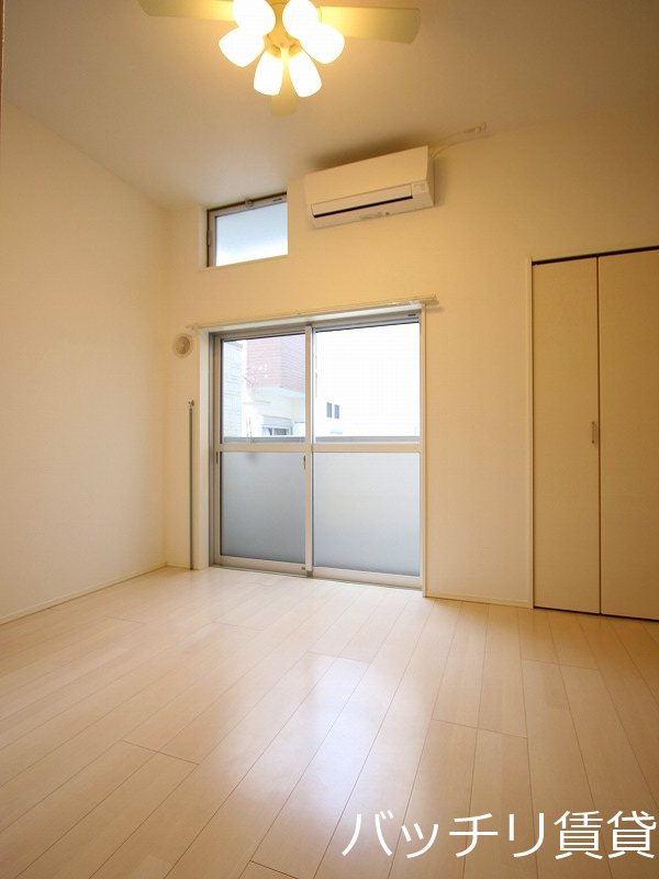 バルコニー　別号室タイプの為、現状を優先致します。