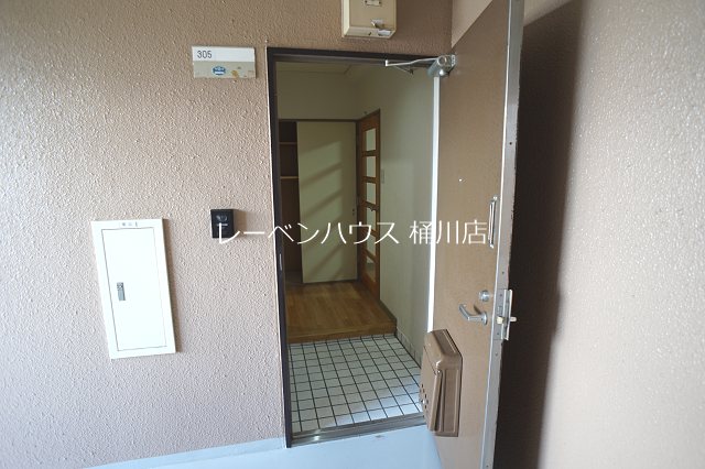 玄関　レーベンハウス桶川店へ　048-787-5511