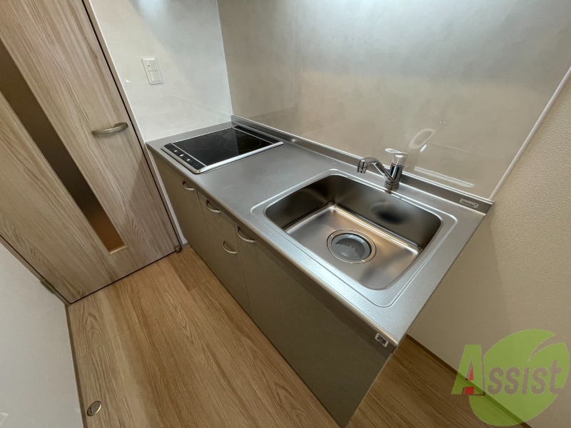 キッチン　キッチンはこちらのＩＨクッキングヒーター付きになりますね。