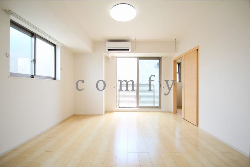 居室・リビング　南向き角部屋え面採光で明るく風通しの良いリビング