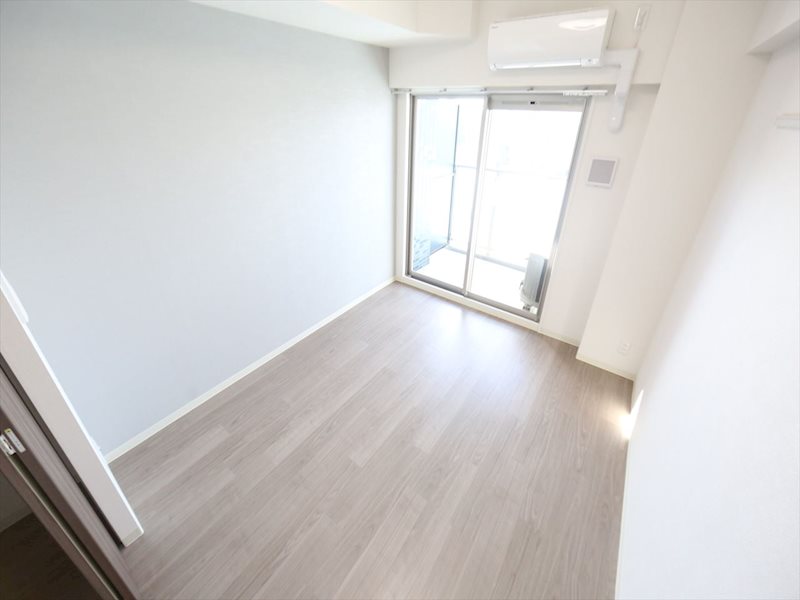 居室・リビング　洋室6.8帖　クローゼット付（収納充実してます）