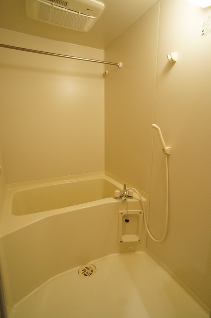 バス・シャワールーム　雨の日のお洗濯だけでなく、カビ予防にも大活躍の浴室乾燥機付♪