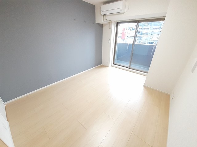 居室・リビング　※同建物の別のお部屋の写真です。