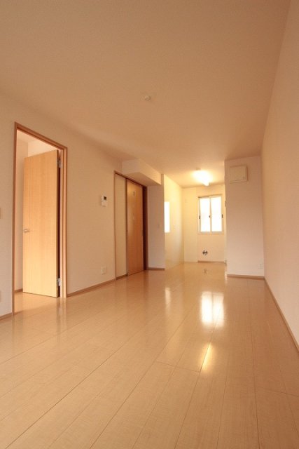 居室・リビング　同物件別号室の写真です。