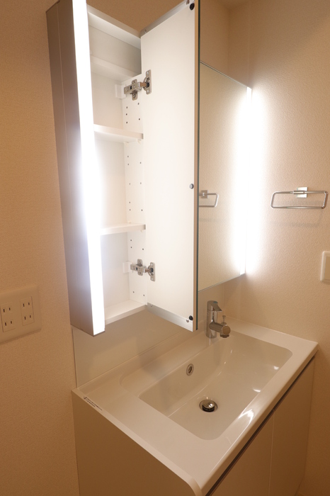 洗面設備　独立洗面化粧台付き