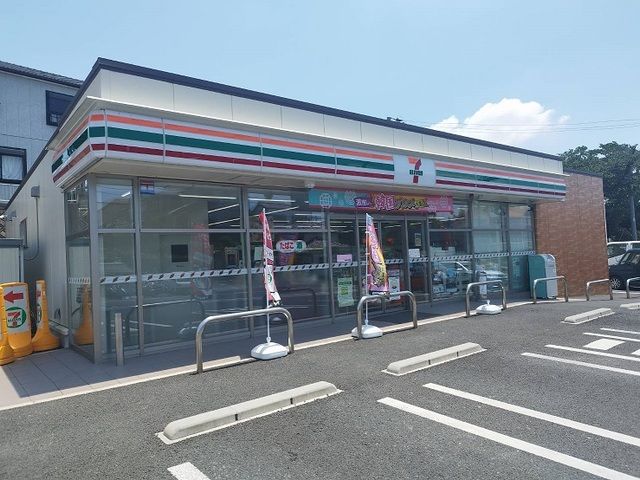 コンビニ　セブンイレブン（コンビニ）まで200m