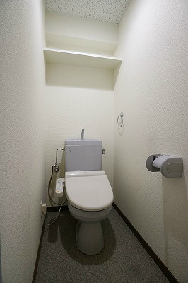 トイレ　温水洗浄便座です