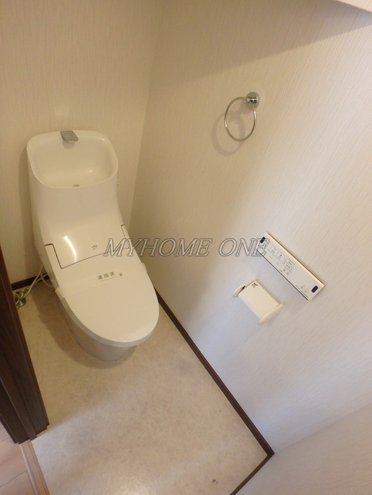 トイレ　温水洗浄便座