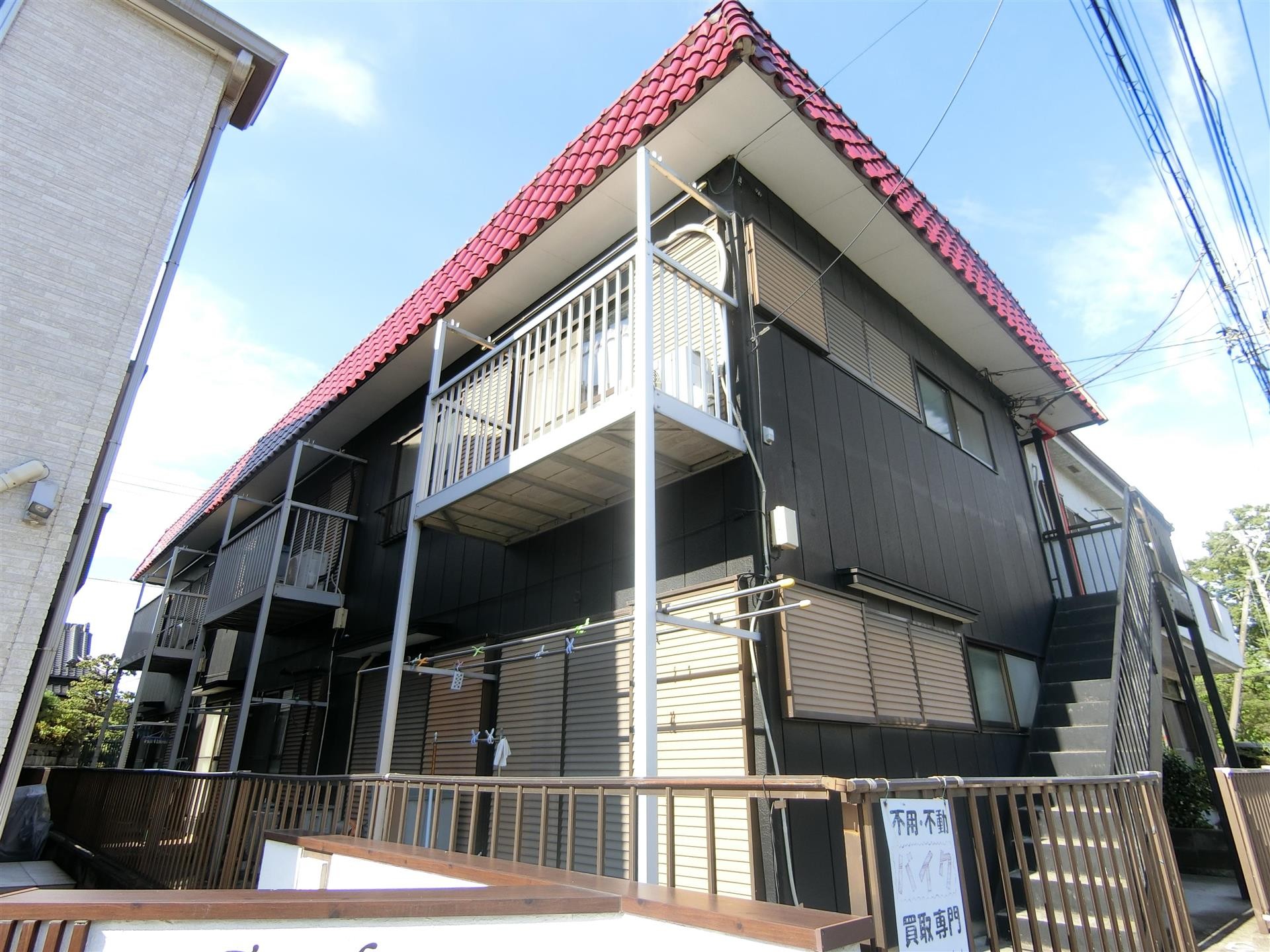 建物外観　リノベーションによりキレイな外観