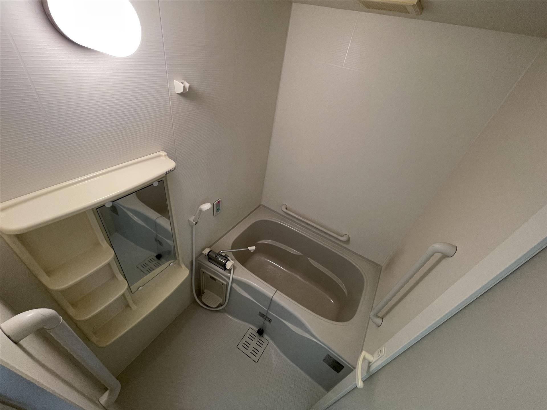 バス・シャワールーム　ゆっくりとくつろげるシャワー付きのバスルーム♪