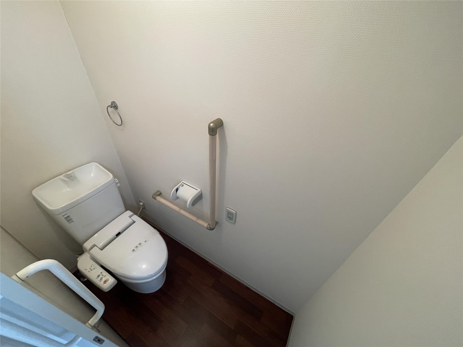 トイレ　ウォシュレット付きの洋式トイレ♪