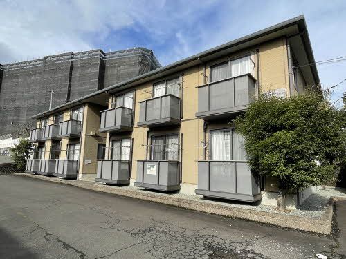 建物外観　建物外観と駐車場