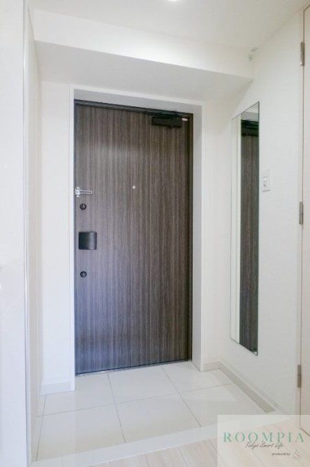 玄関　※同タイプの別のお部屋です。