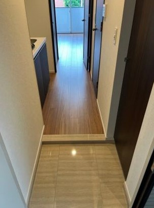 玄関　※別部屋参考写真