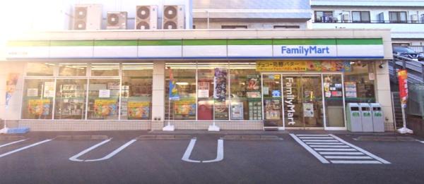 コンビニ　ファミリーマート南加瀬三丁目店（コンビニ）まで580m