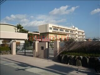 中学校　茨木市立東中学校（中学校）まで955m