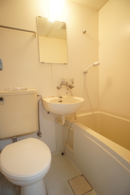 バス・シャワールーム　お掃除しやすい☆洗面台付き３点ユニットです☆