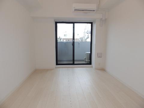 居室・リビング　室内