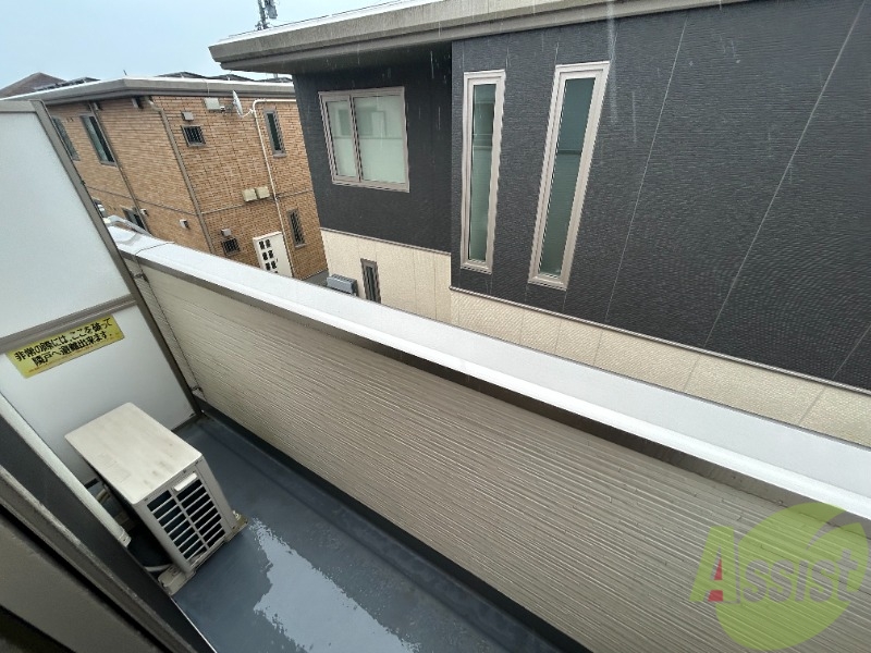 バルコニー　２階にはバルコニーがあります。洗濯物やお布団を干せますよ～。