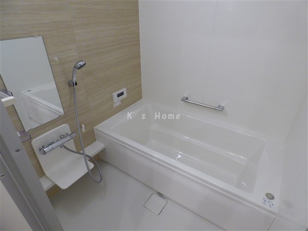 バス・シャワールーム　追い焚き・乾燥機能付きの浴室！