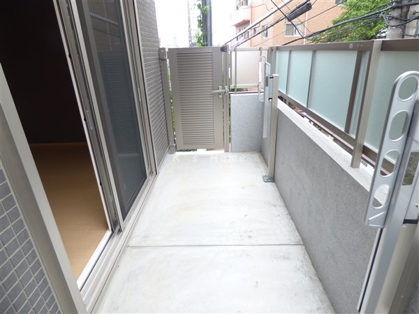 バルコニー　専用庭は広くて陽当たり良好です！