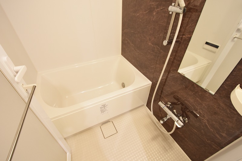 バス・シャワールーム　浴室乾燥機付きで便利です！