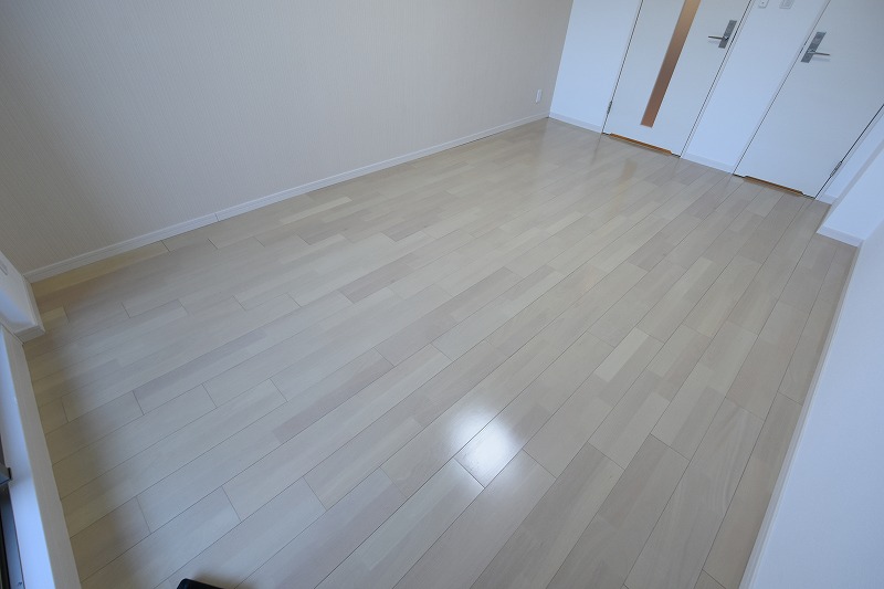 居室・リビング　エアコン付きで快適に過ごせます♪