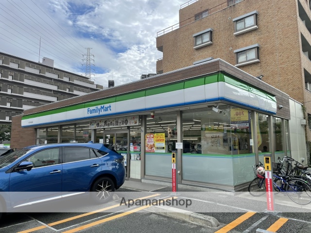 コンビニ　ファミリーマート（コンビニ）まで891m