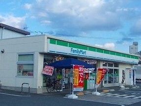 コンビニ　ファミリーマート（コンビニ）まで400m