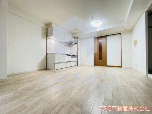 居室・リビング　同マンション別部屋参考写真