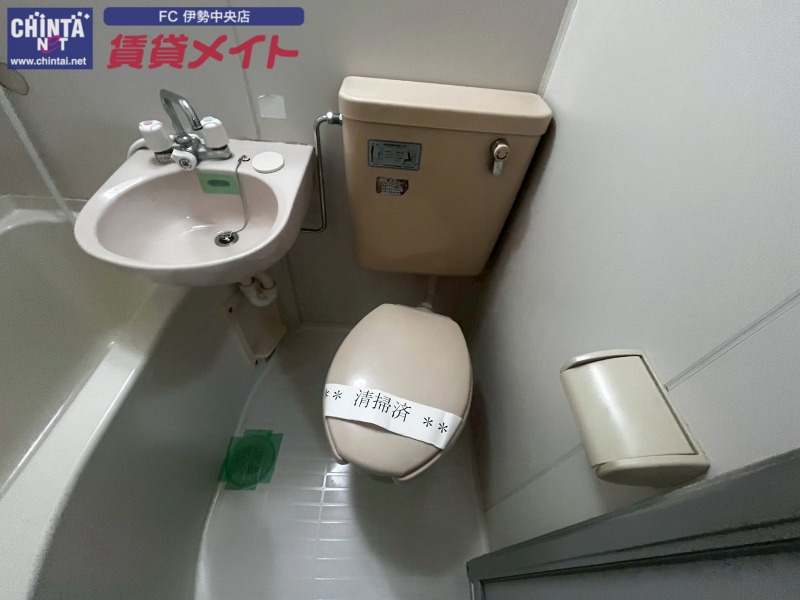 トイレ　同物件別部屋写真