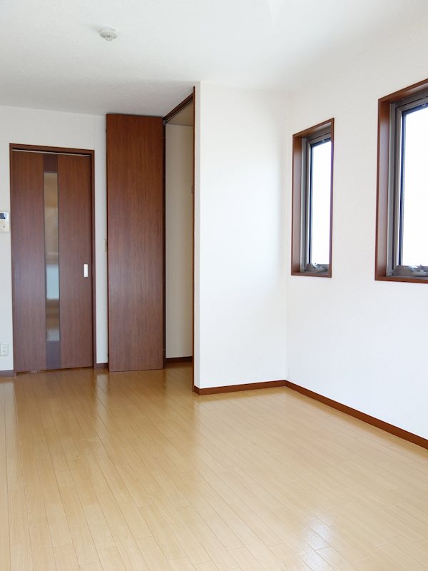 居室・リビング　二面採光のお部屋です☆