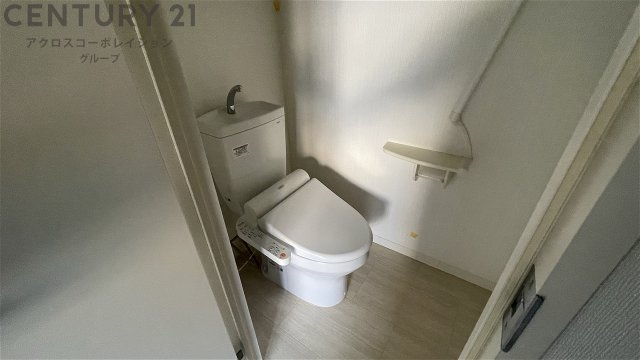 トイレ　温水洗浄便座付きのトイレです♪