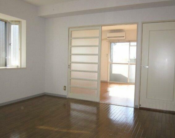 居室・リビング　同物件別部屋です